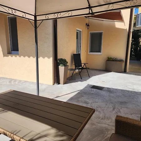 Marina - Free Parking Apartment