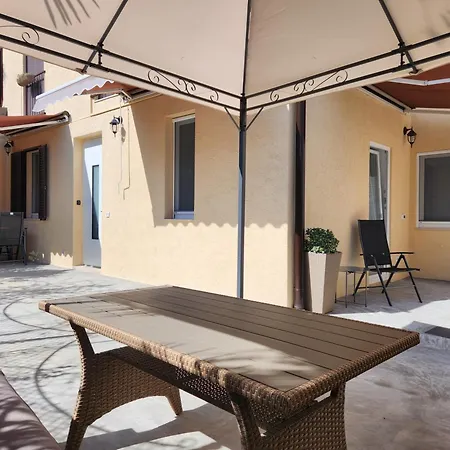 Marina - Free Parking إيزولا