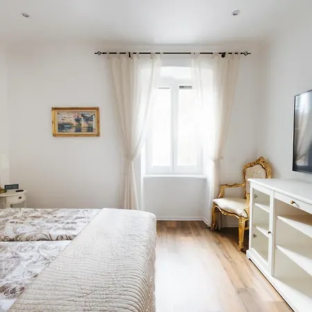 Marina - Free Parking Apartment
