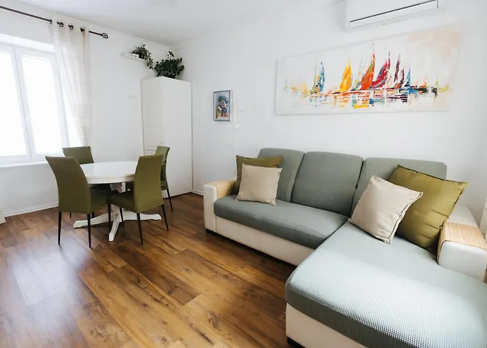 Marina - Free Parking *